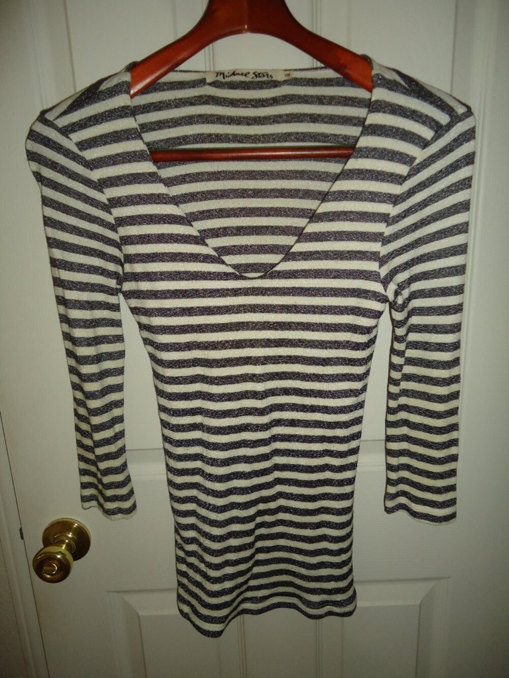 Michael Stars- Grey/White 3/4 Sleeve V-Neck One Size (OS) Shirt-Great Condition.